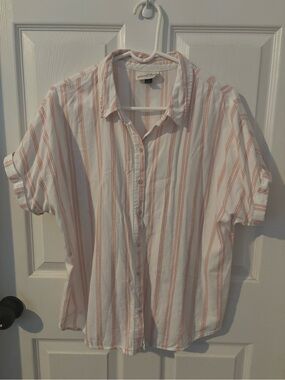 Universal Thread White Short-Sleeve Button-Up with Pink Stripes